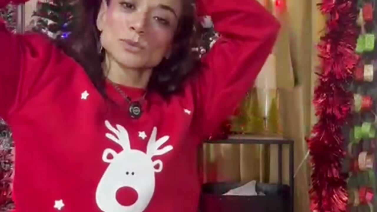 Merry muscular Christmas - video by MightyLaura1 cam model
