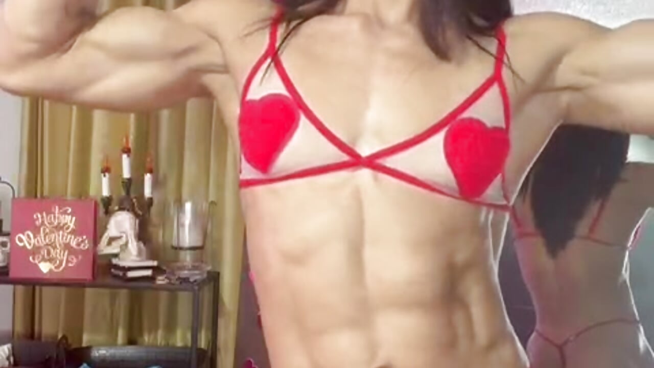 Muscle Valentin's Day - video MightyLaura1 kameramallilta