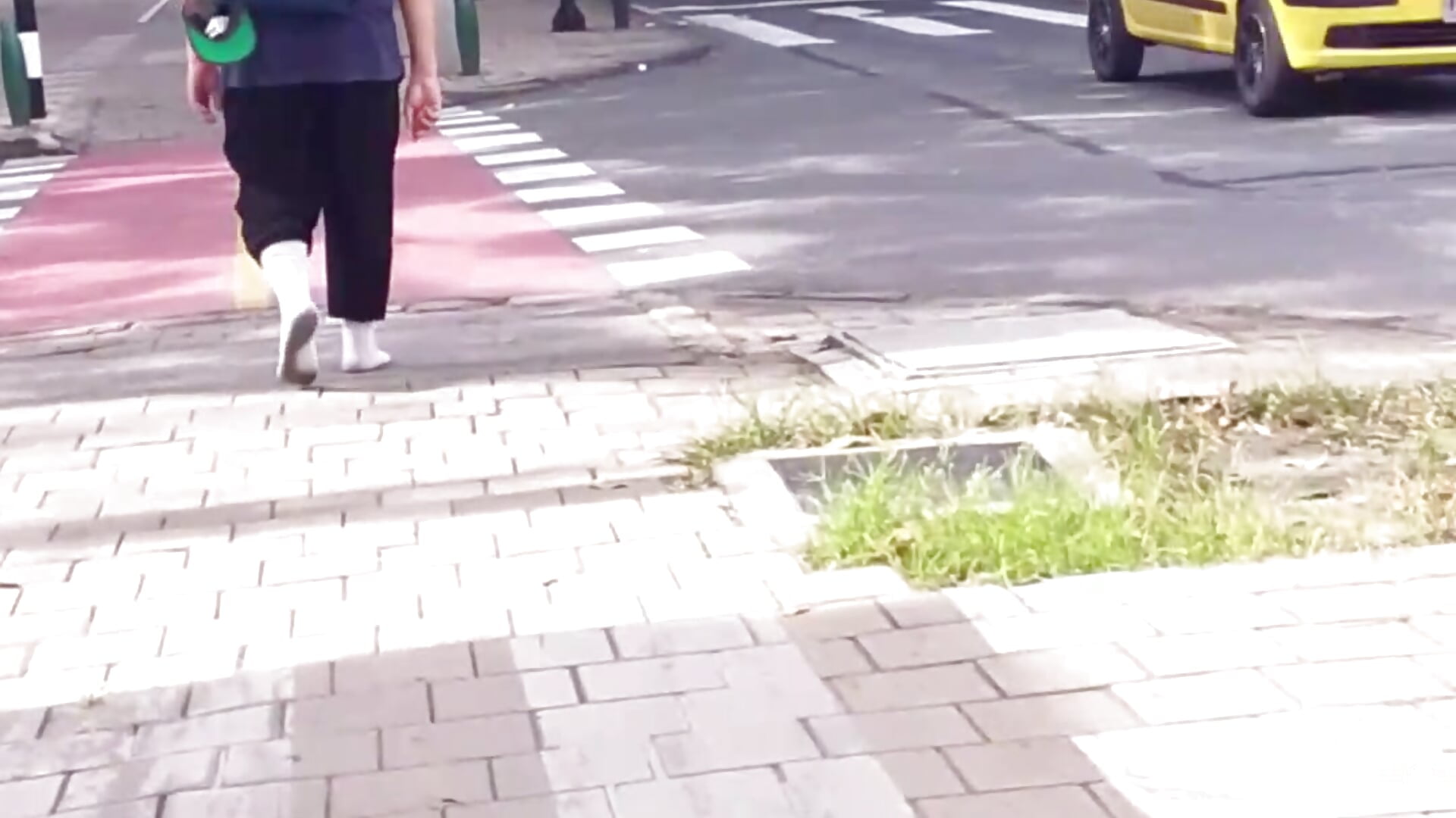 walking down the street in my city with dirty socks - video của người mẫu cam Alphacashmaster777