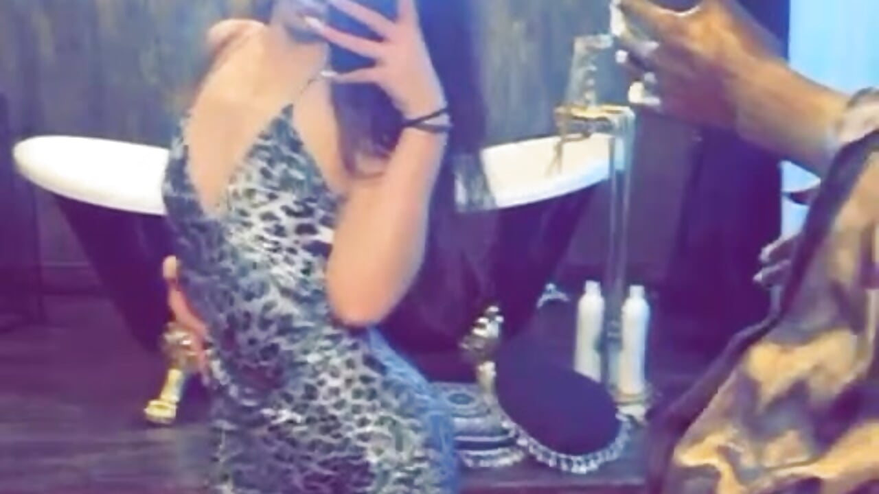 Wild Tonight - vidéo du modèle de showcams TinyBlair