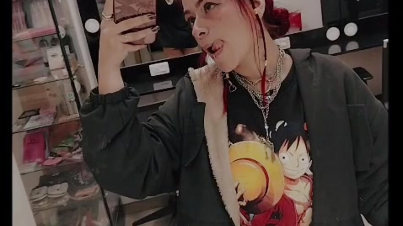 “Admit it… you’ve already fallen for me a little.” - LolyYunno主播的视频