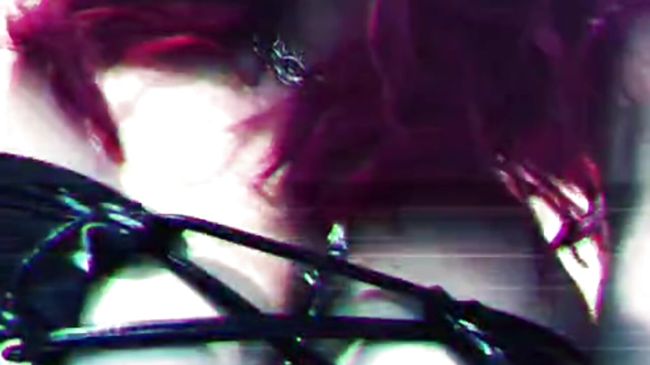 “Sweet but dangerous” - clip cu LolyYunno model videochat