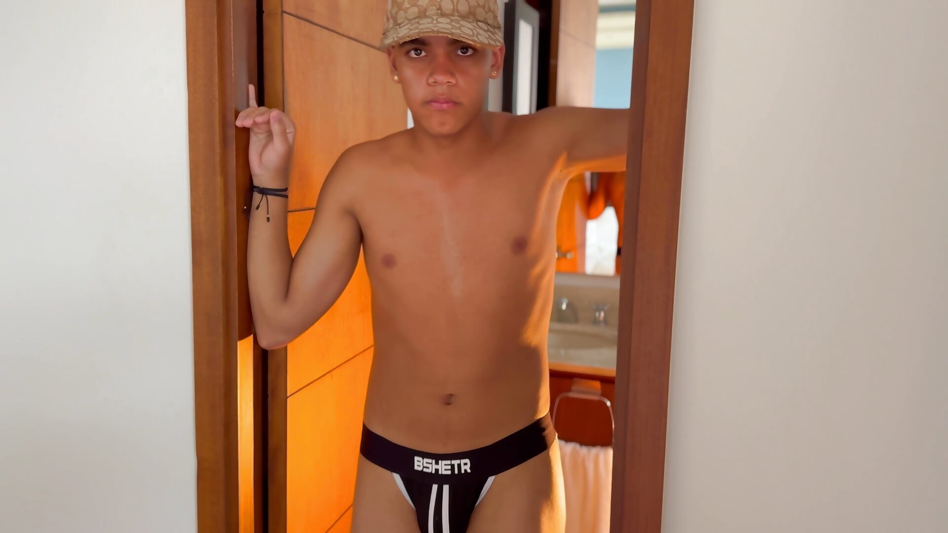 Young latin😜 - video oleh model kamera Isaac_Collins_