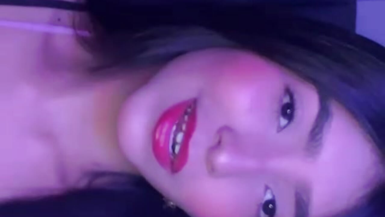 Tease me 🥵 - MadysonMiler主播的视频