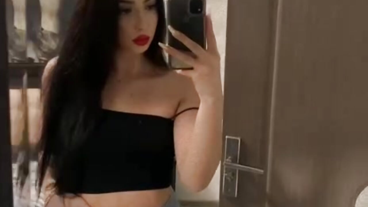 Imagine what I look like off camera - video by SaraElisse cam model