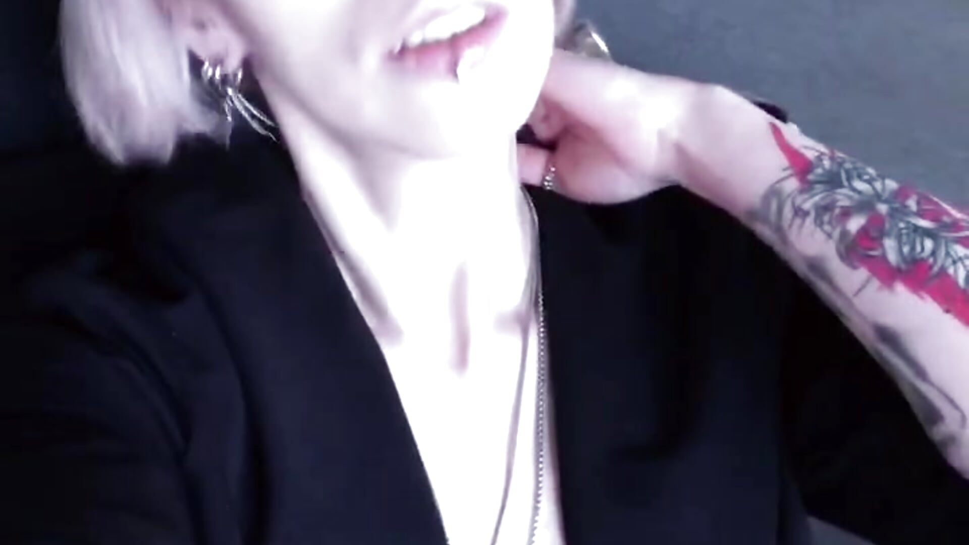 -8830340369290049355 - video by AuraliLi cam model