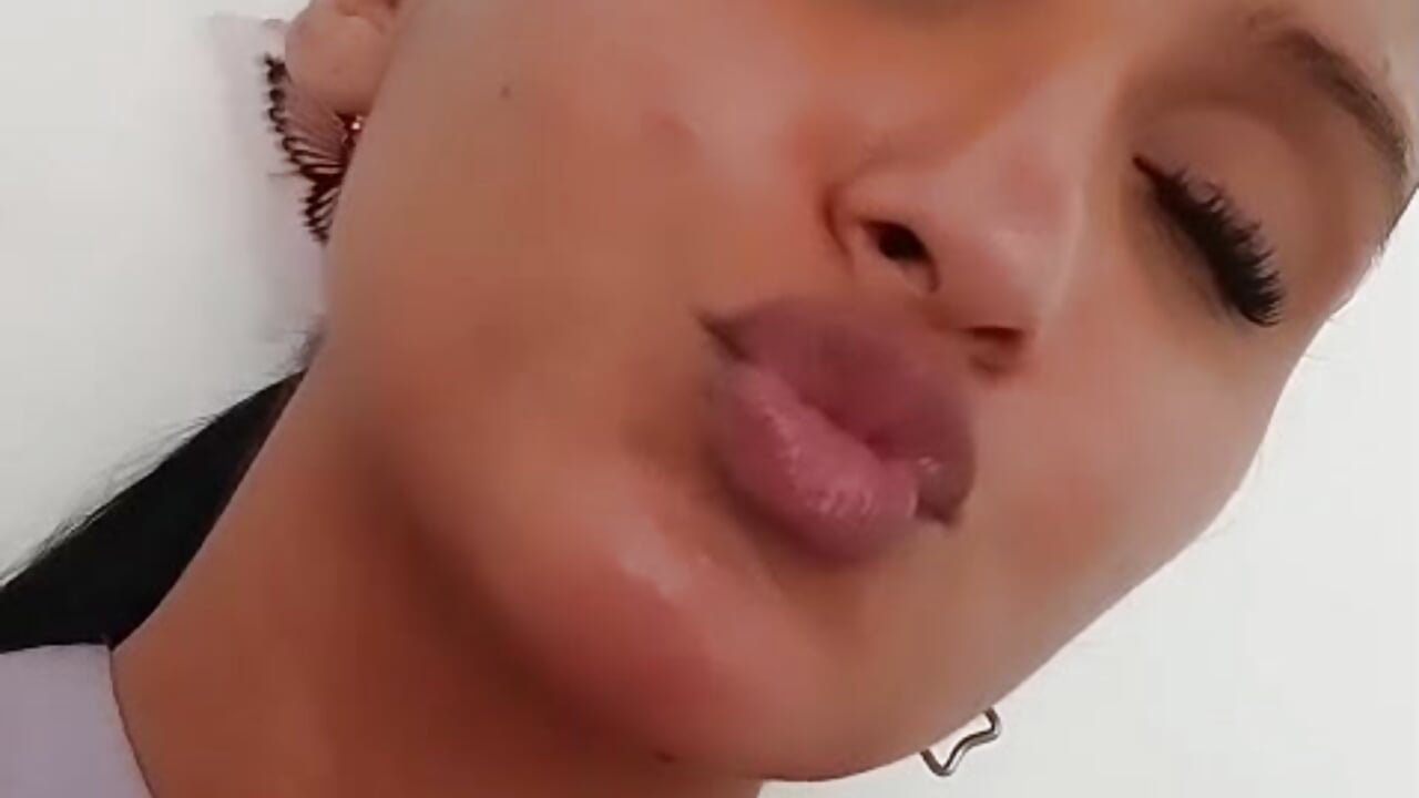 kisses - video van cloey07_ cam-model