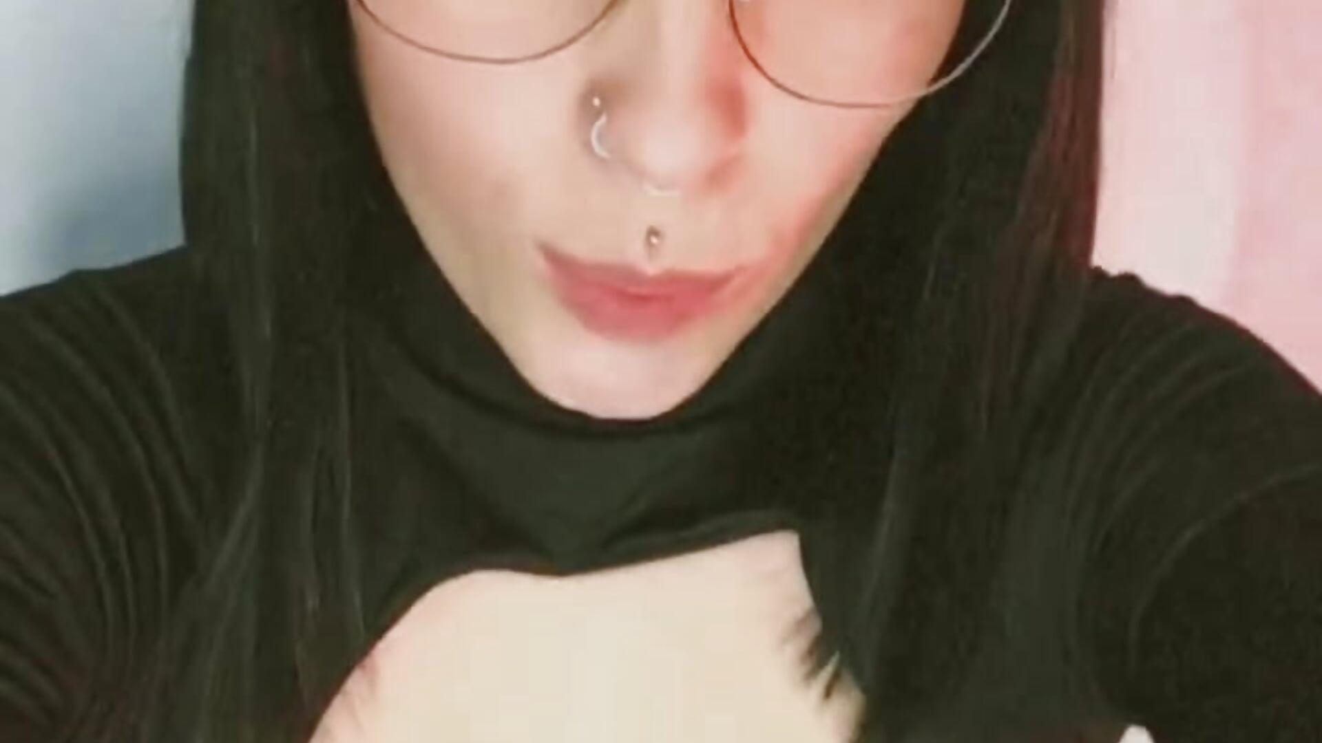 piercings - video by Lizz_sky cam model