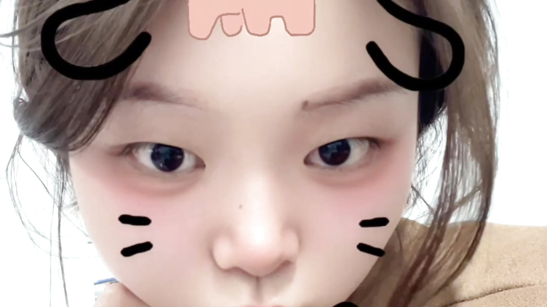 beauty_1764409949222 - video di DMG-41 modella di cam