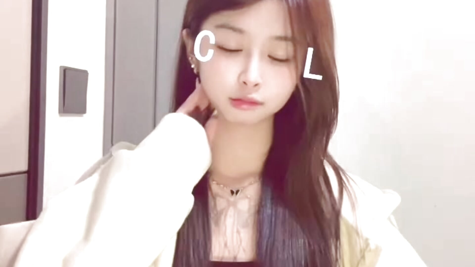 347472106 - video by cn_cocochen11 cam model