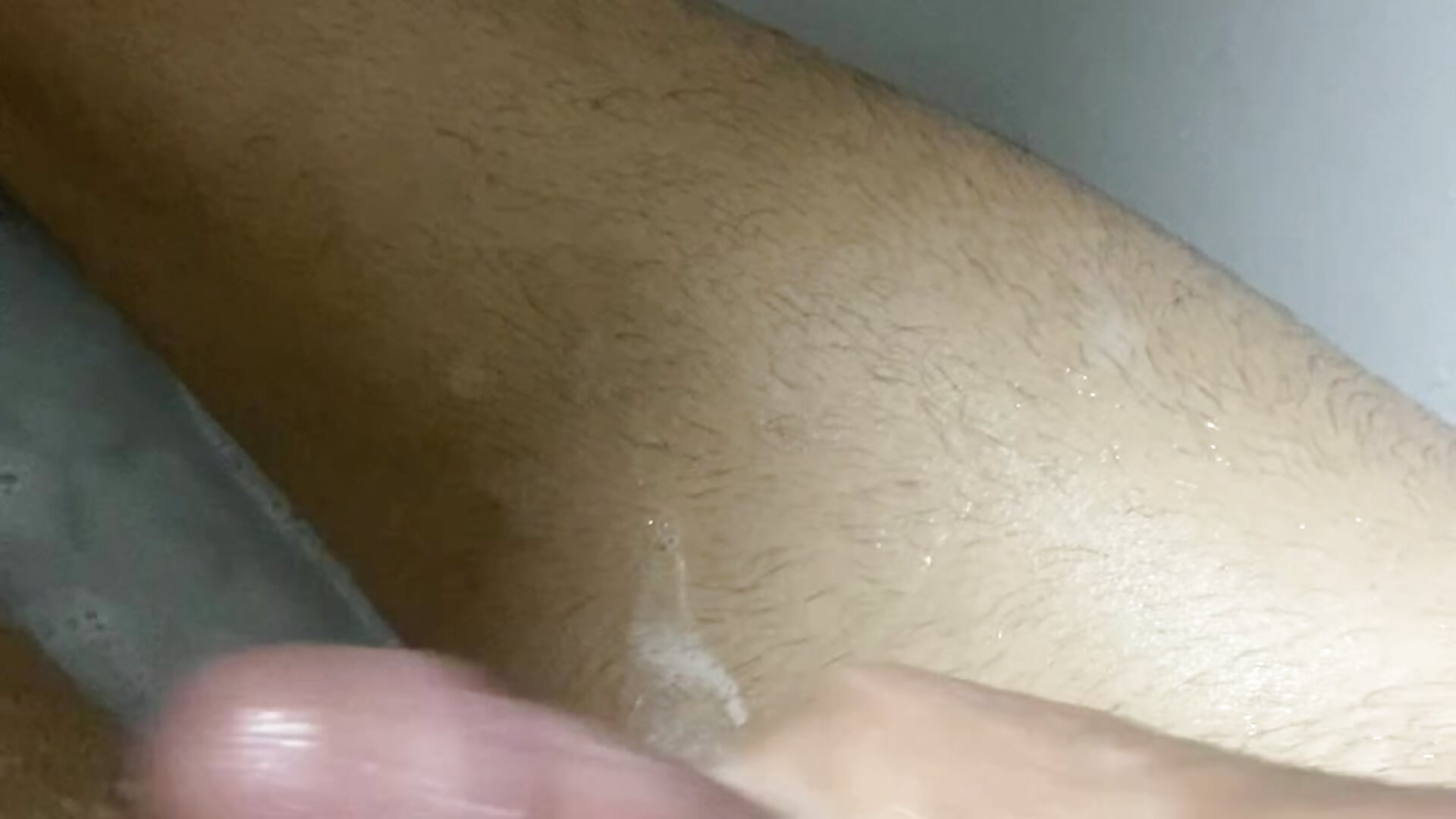 Cumshot my hard legs🥵