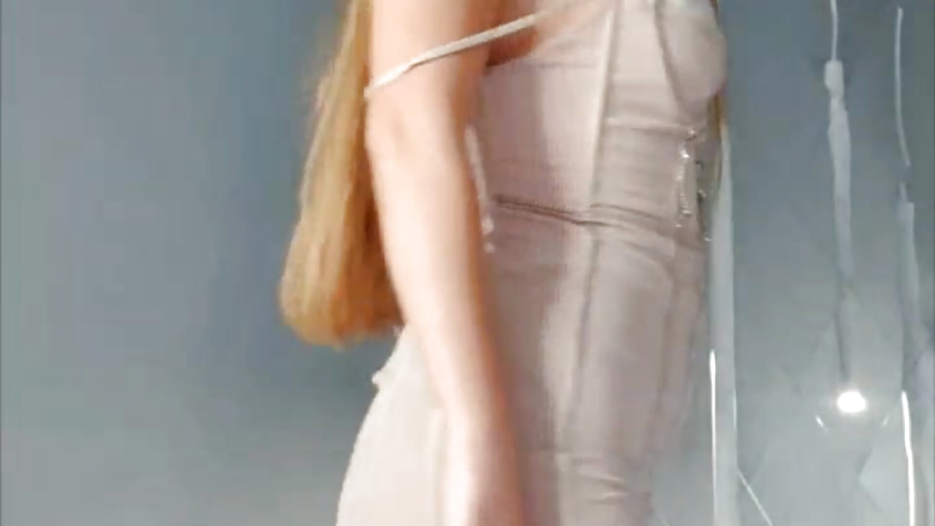 Tease you - video by LollaYang cam model