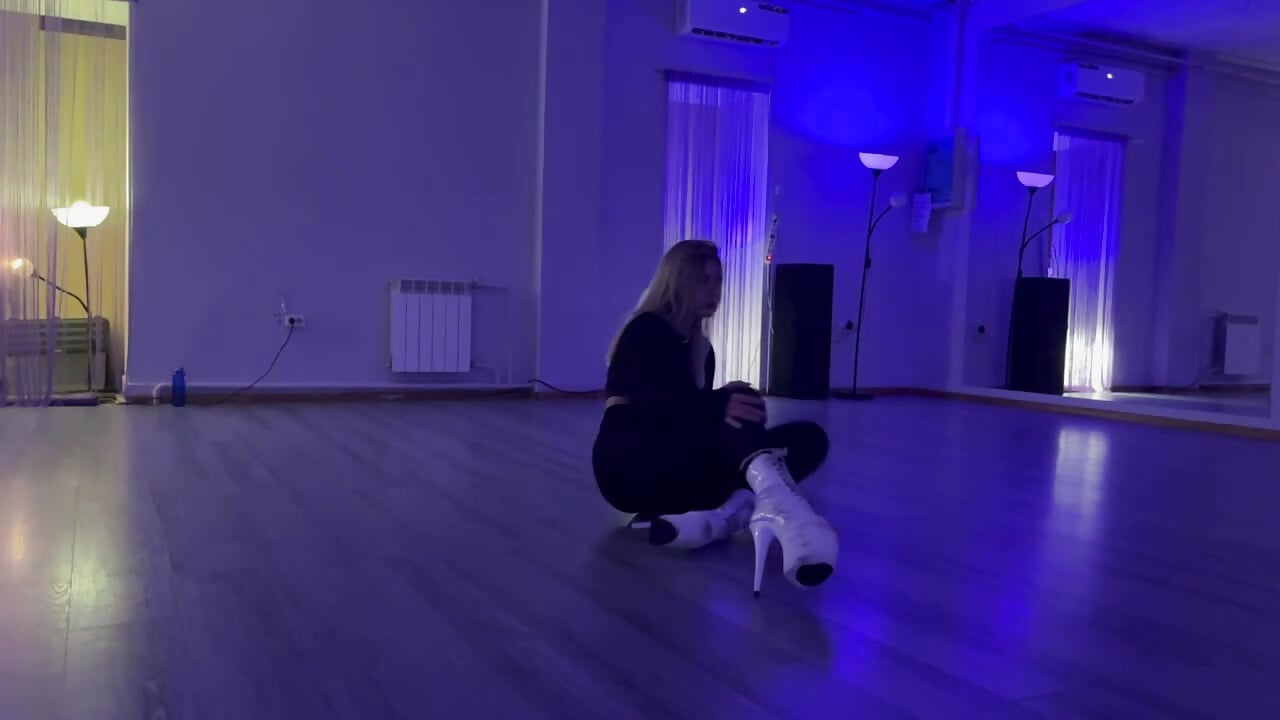 IMG_4442 - clip cu HyileyClark model videochat