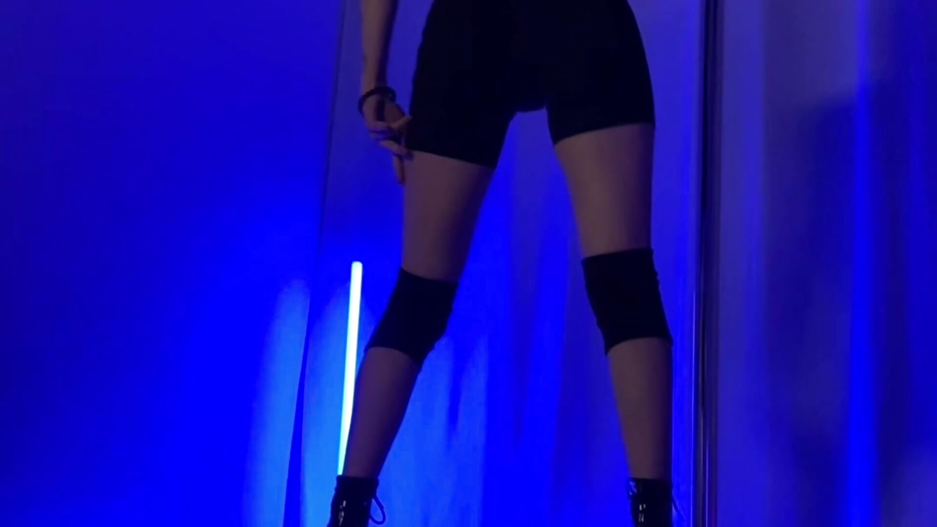 strip dance😉 - Vídeo de StellaGregory, modelo de vídeos