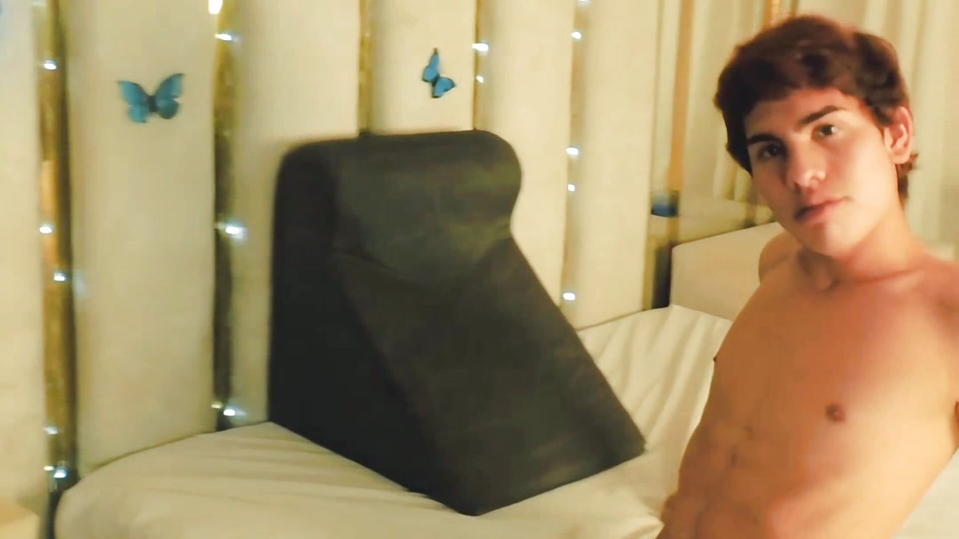 present - vidéo du modèle de showcams Jacobelord