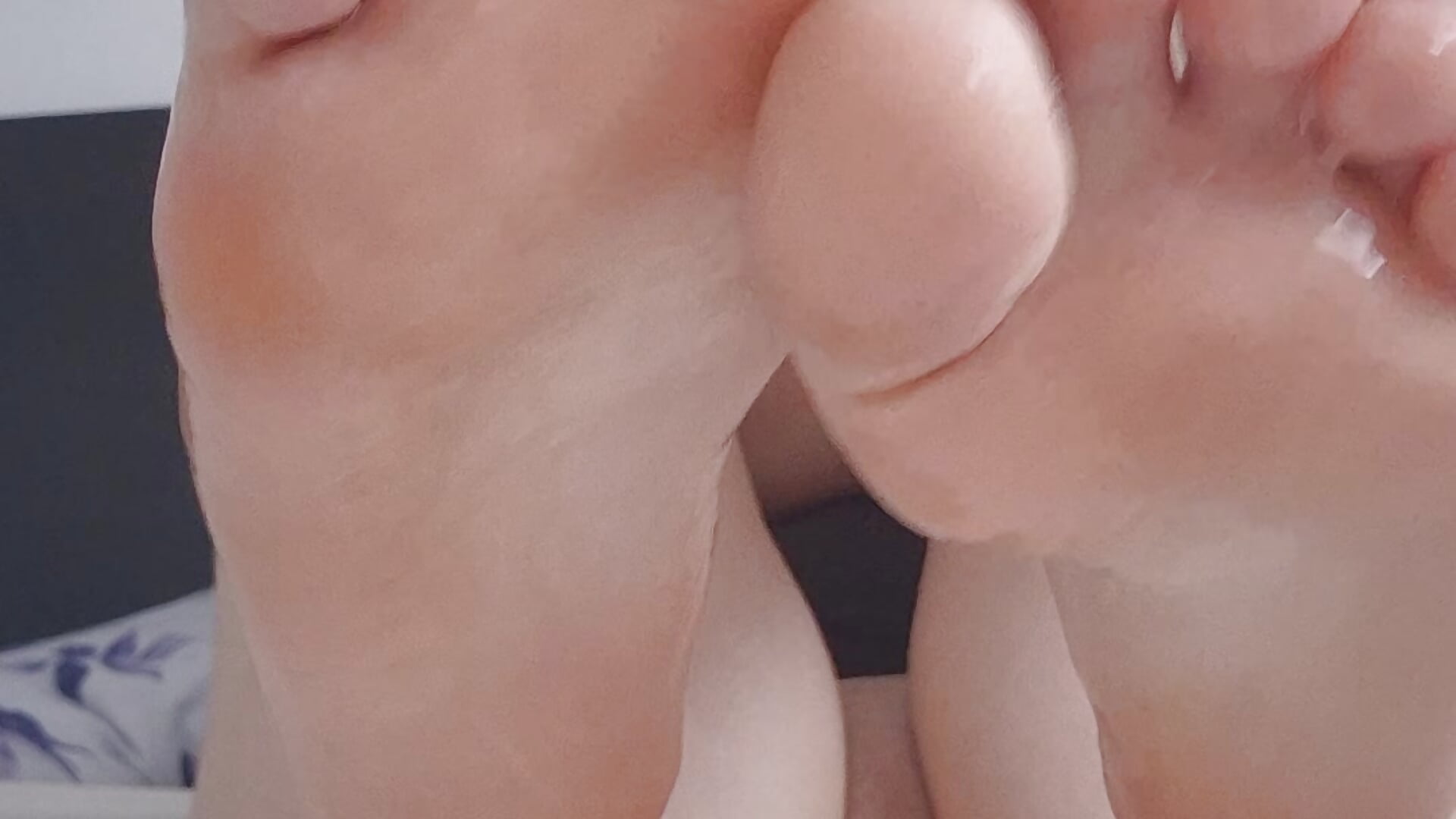 Foot job, wet just almost the same as my pussy 💦 - βίντεο μοντέλου dixielarys