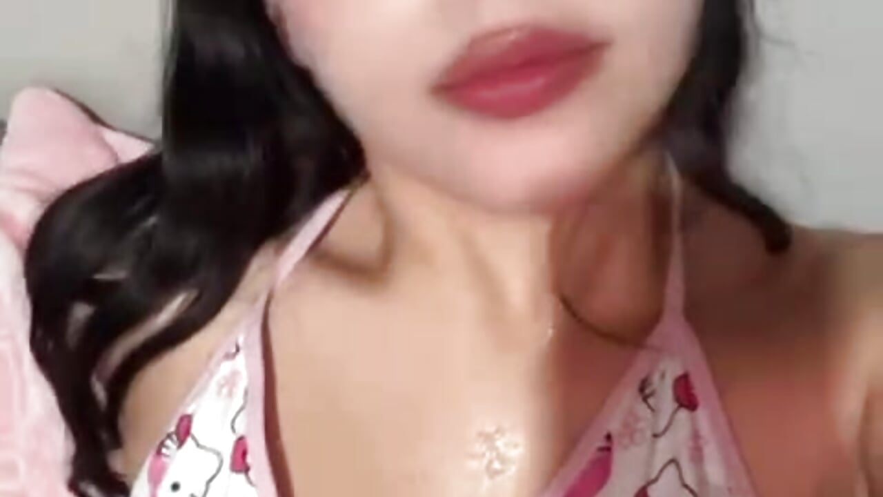 Milk on my face - відео від вебкаммоделі olivia_dluxe