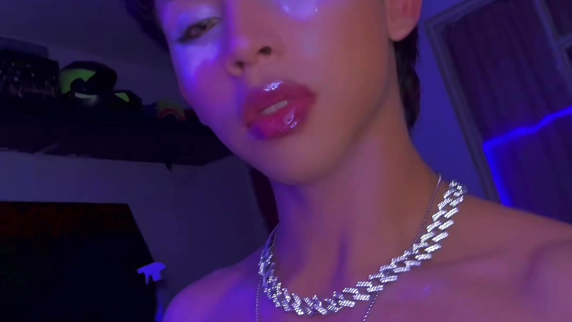 Трендове відео  377 вебкаммоделі Prince_Apolo