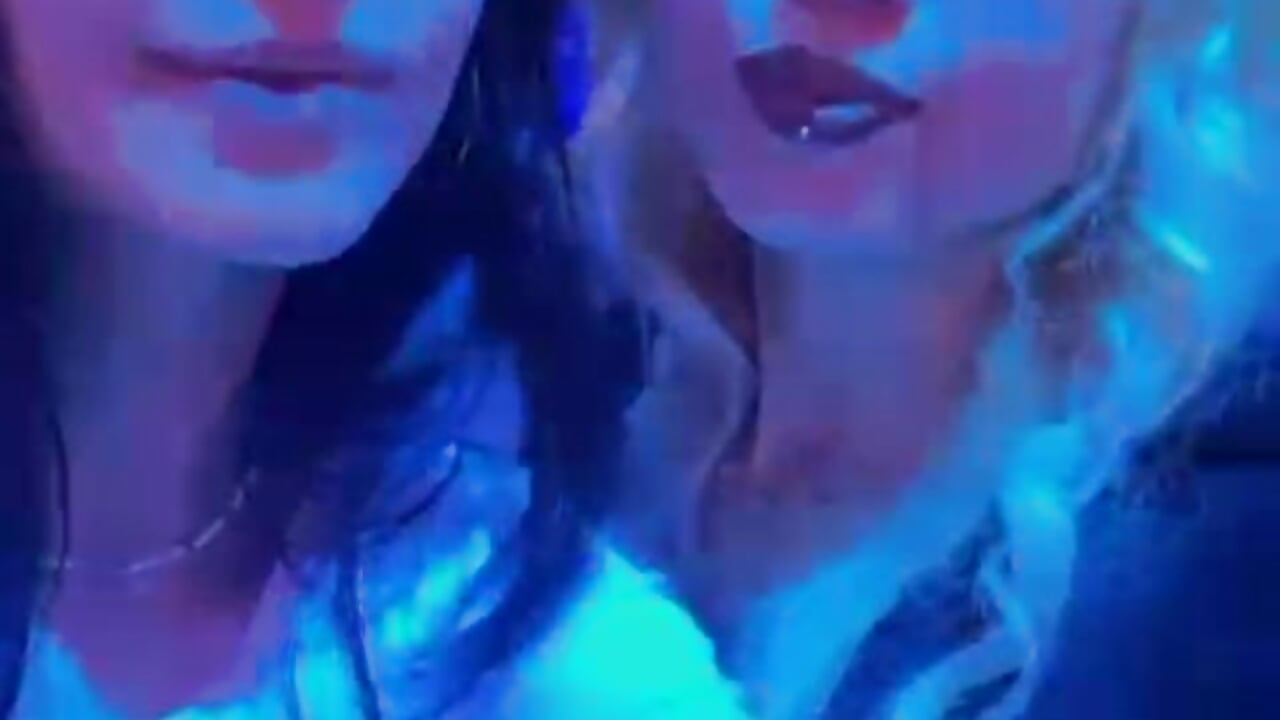 👯‍♀️ - video by Emily_coom cam model