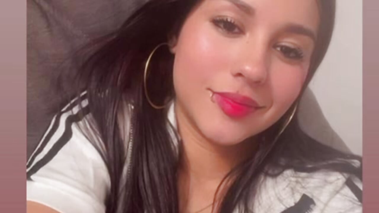 H E L L O  W O R L D - video by CassandraLennox cam model