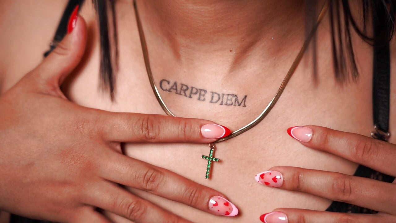 intro profiele - video by coraline_vera cam model