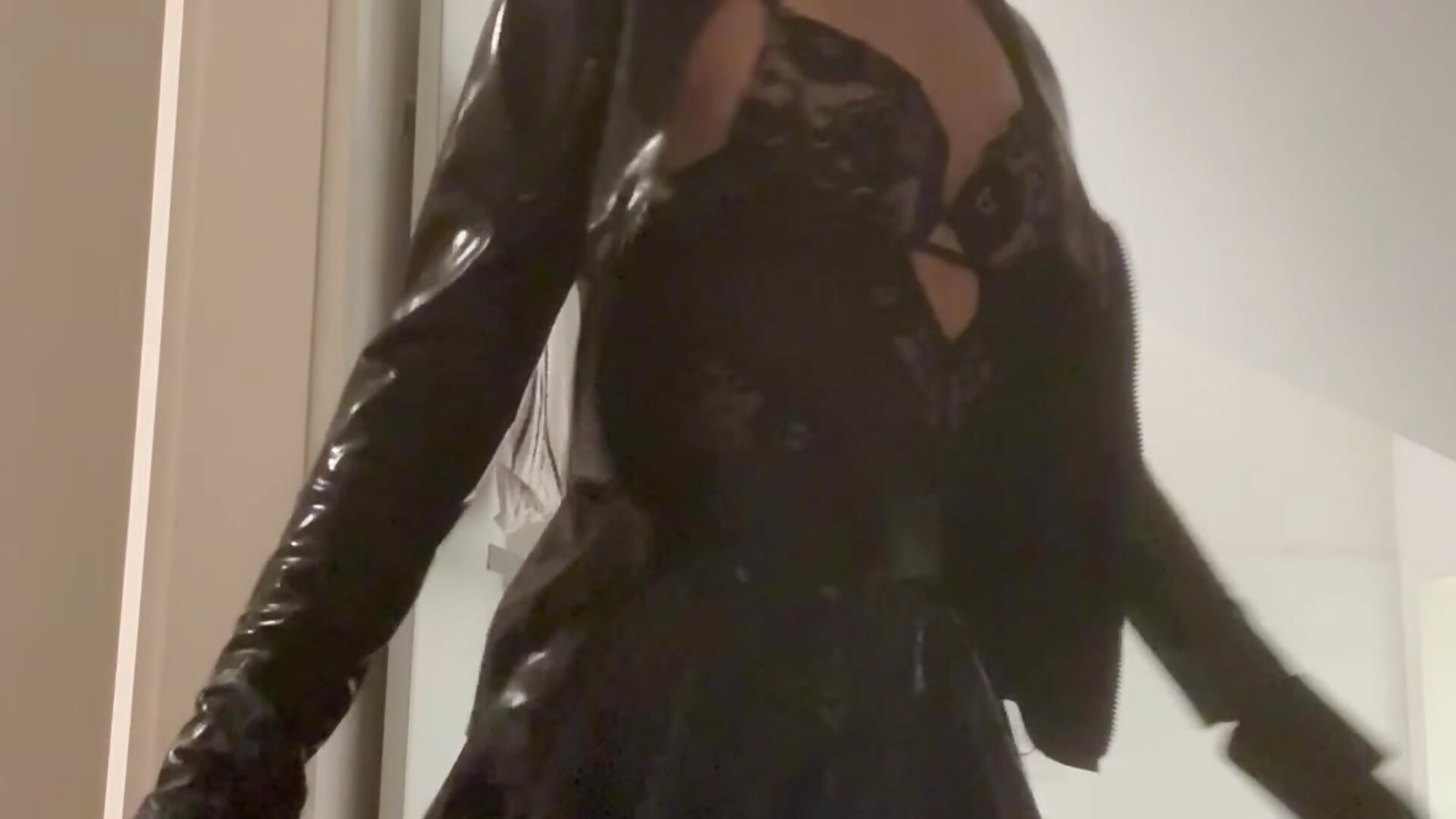 Lederoutfit😈 - video by Sugarbellax cam model