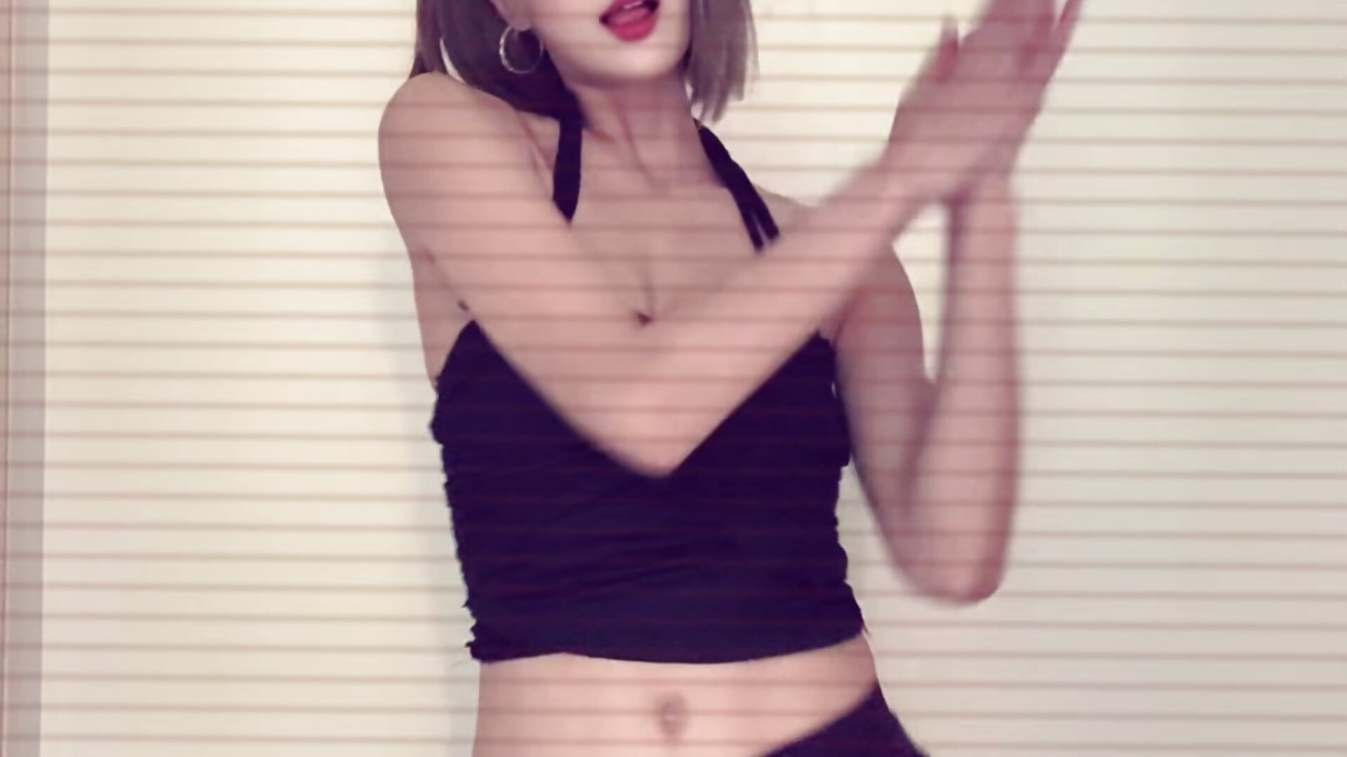 小少爷 追你需要去法国排队吗 - video by qiuqiu0721 cam model