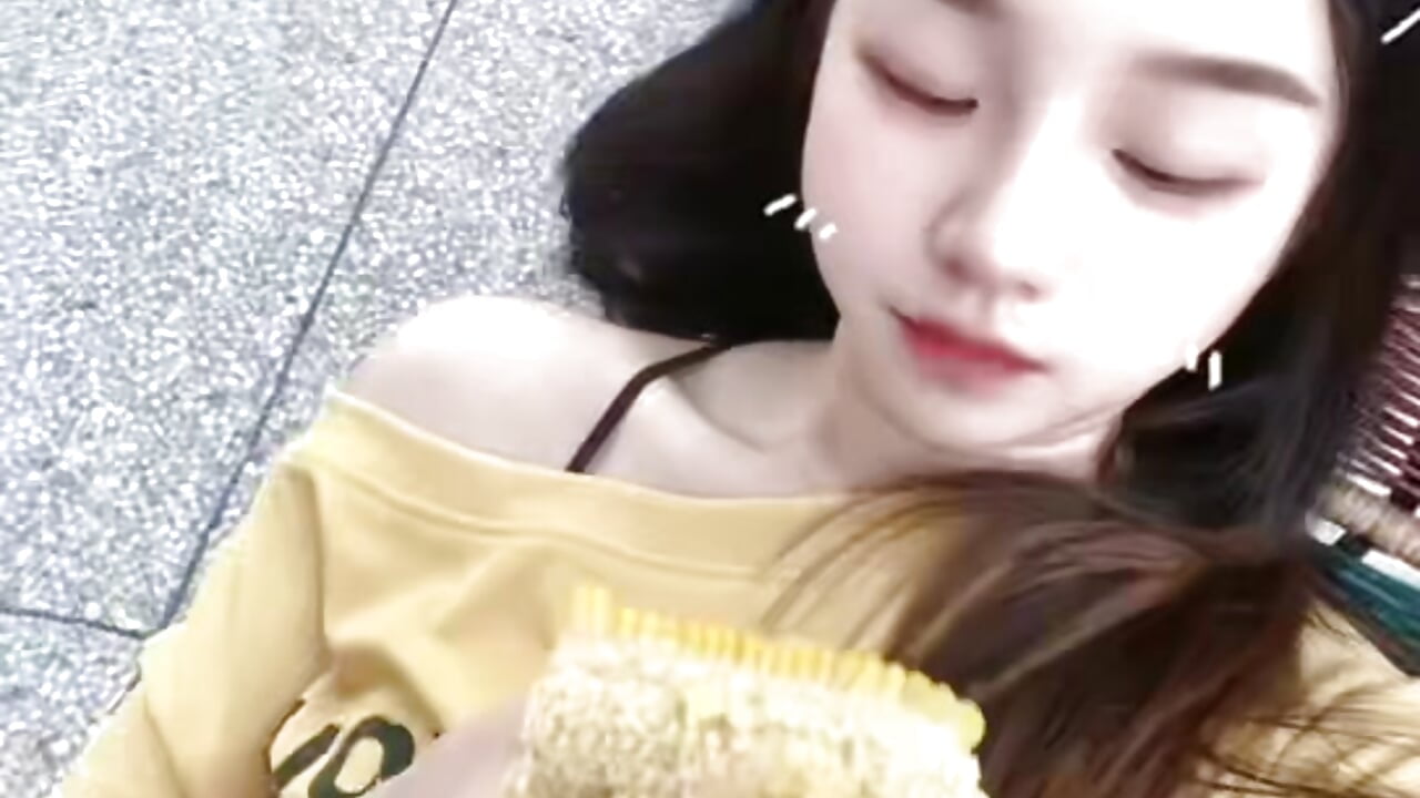 a11ee5e6277f0c1430cd16f8d9e54191 - video by molihua_7788 cam model