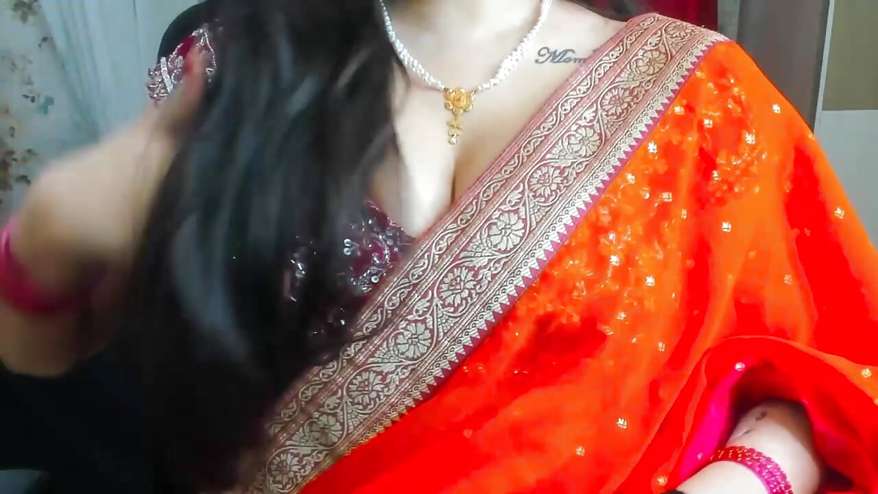 sexy moves - video by Gorgeous_lakshika cam model