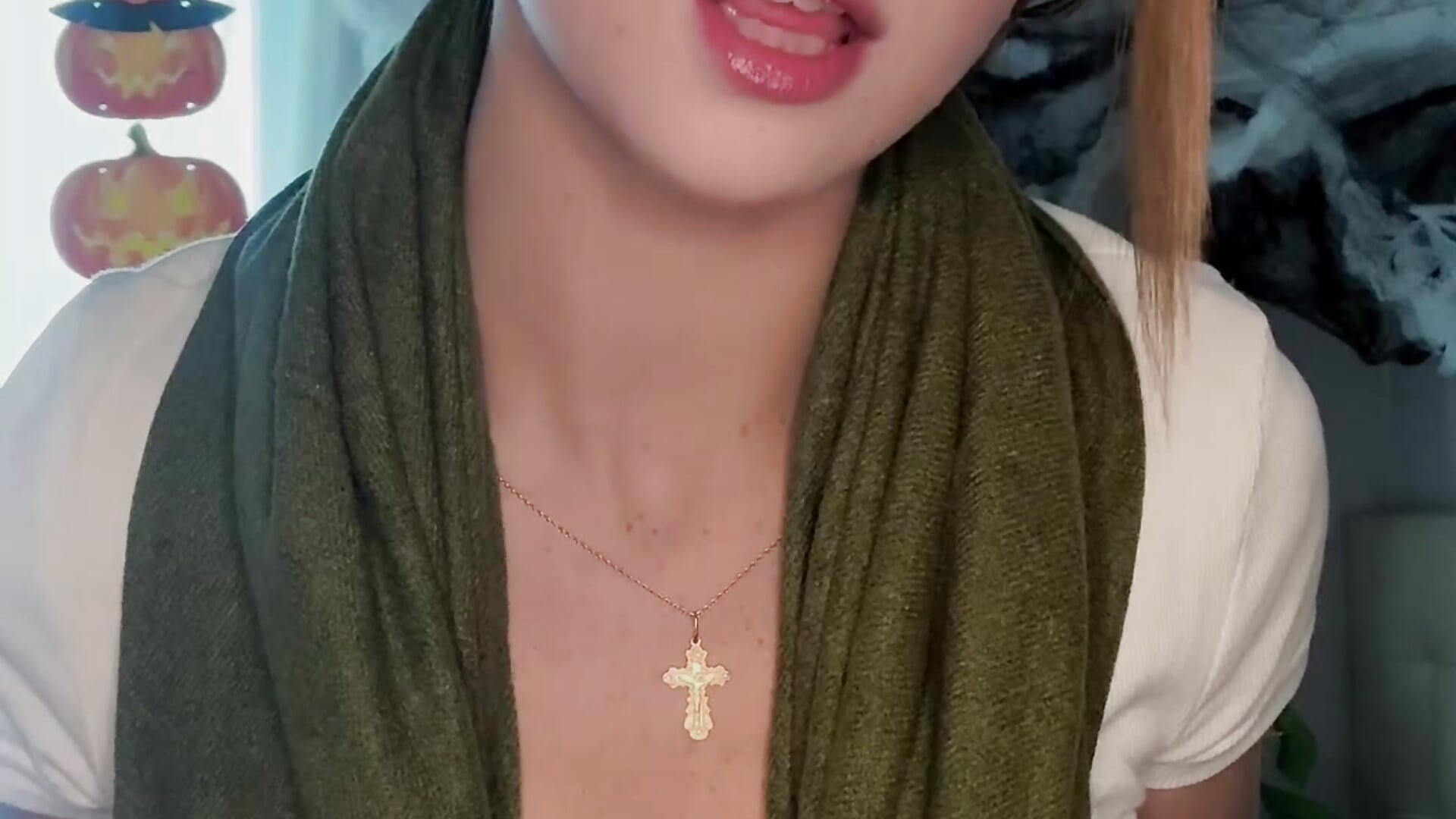 The modest attire of an ordinary peasant woman - video by Jennifer_Wiliams cam model