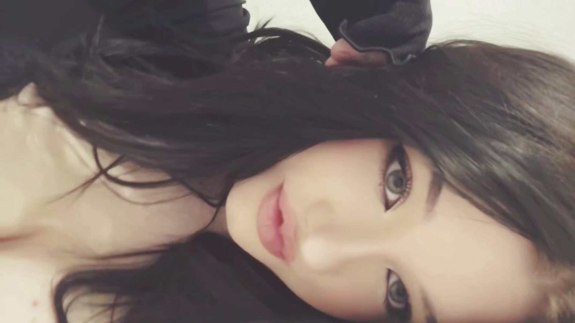 Turn on... - vídeo de BiggieBoobies modelo de câmara