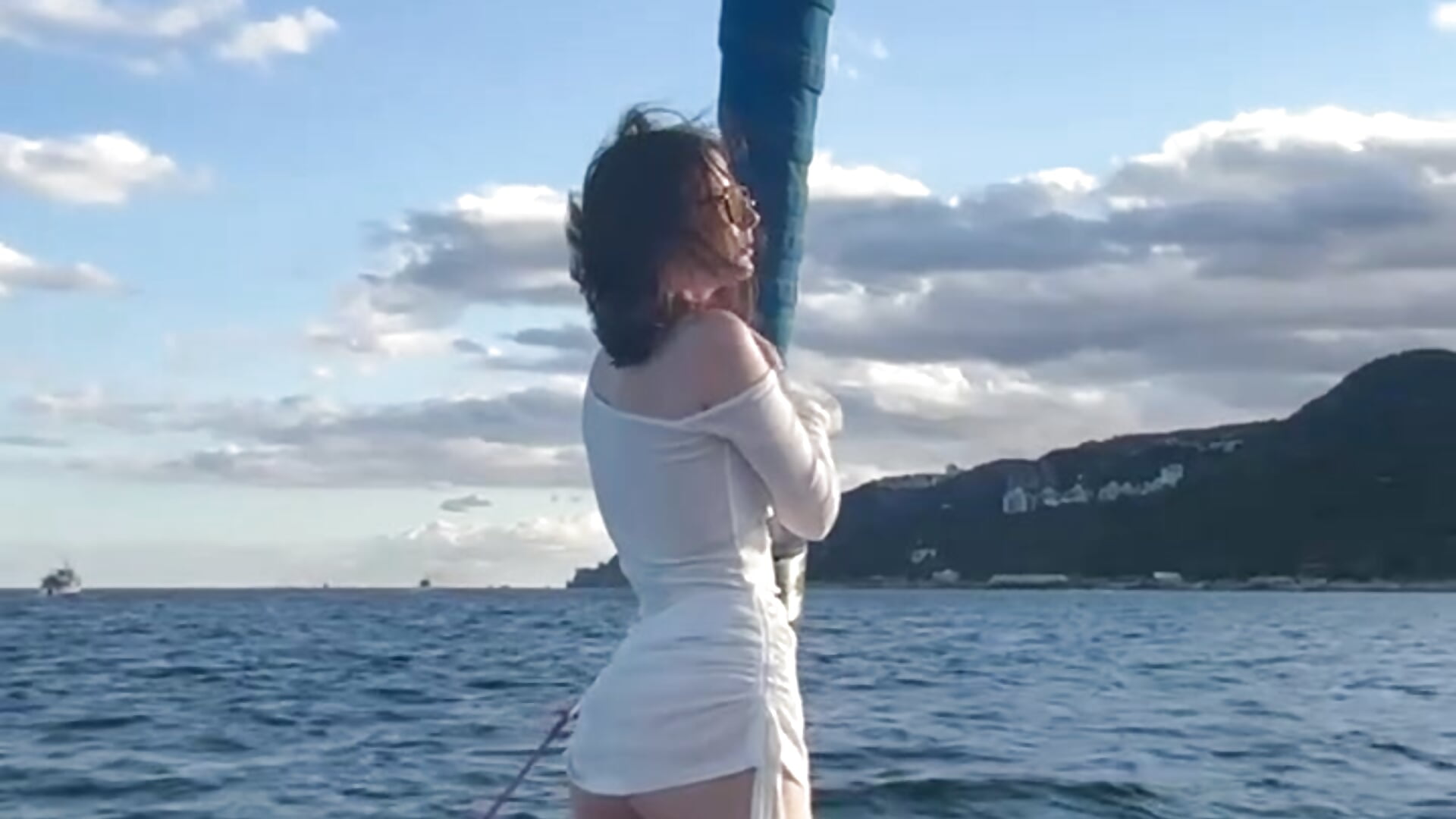 ❤️ You, me and the sea ❤️ - video by MonnaNoir cam model