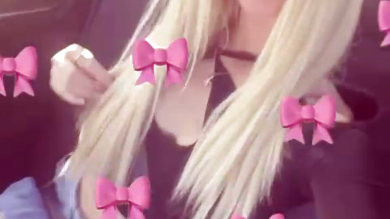 😘 - video by RosieLovexoxx cam model