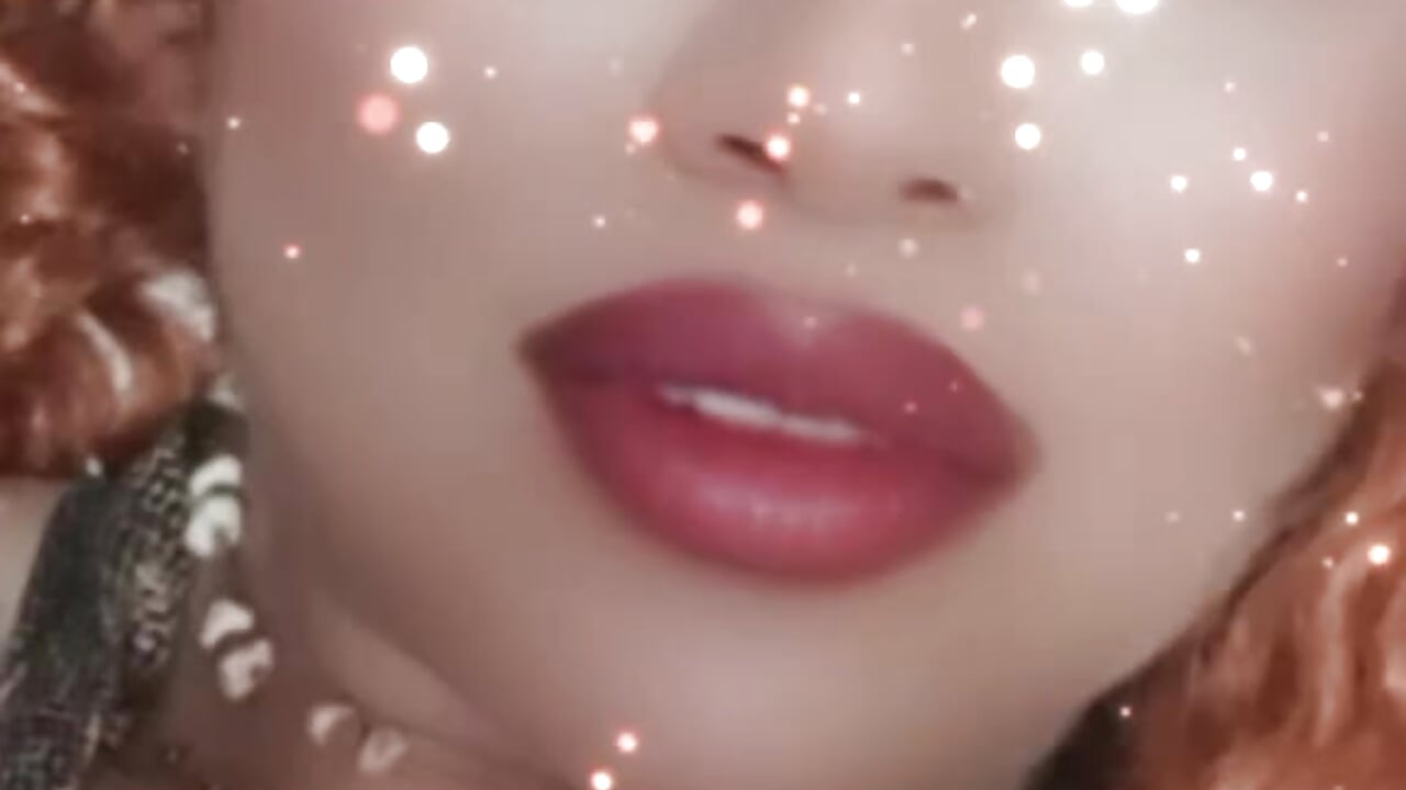 2025-09-10-224152130 - vídeo de xyarela_Hot modelo de câmara