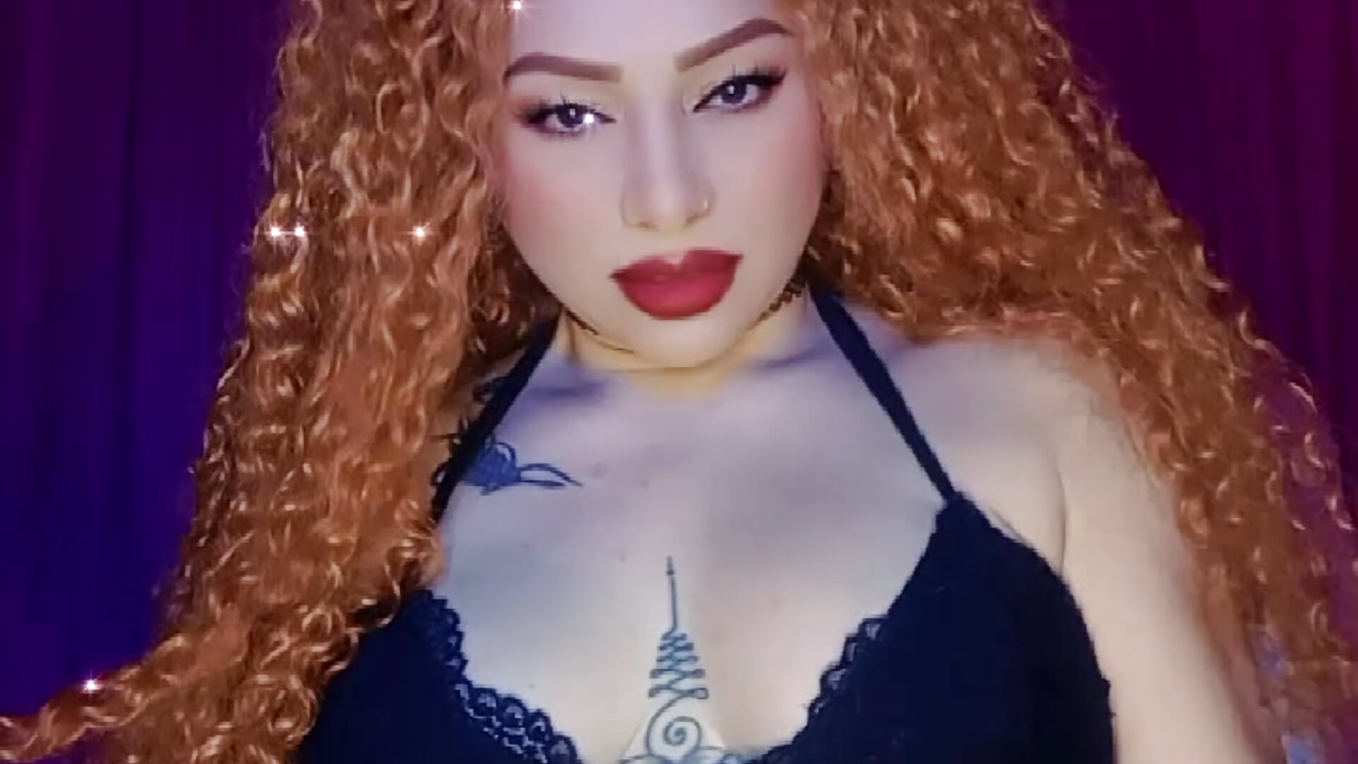 2025-12-08-212505209 - vídeo de xyarela_Hot modelo de câmara