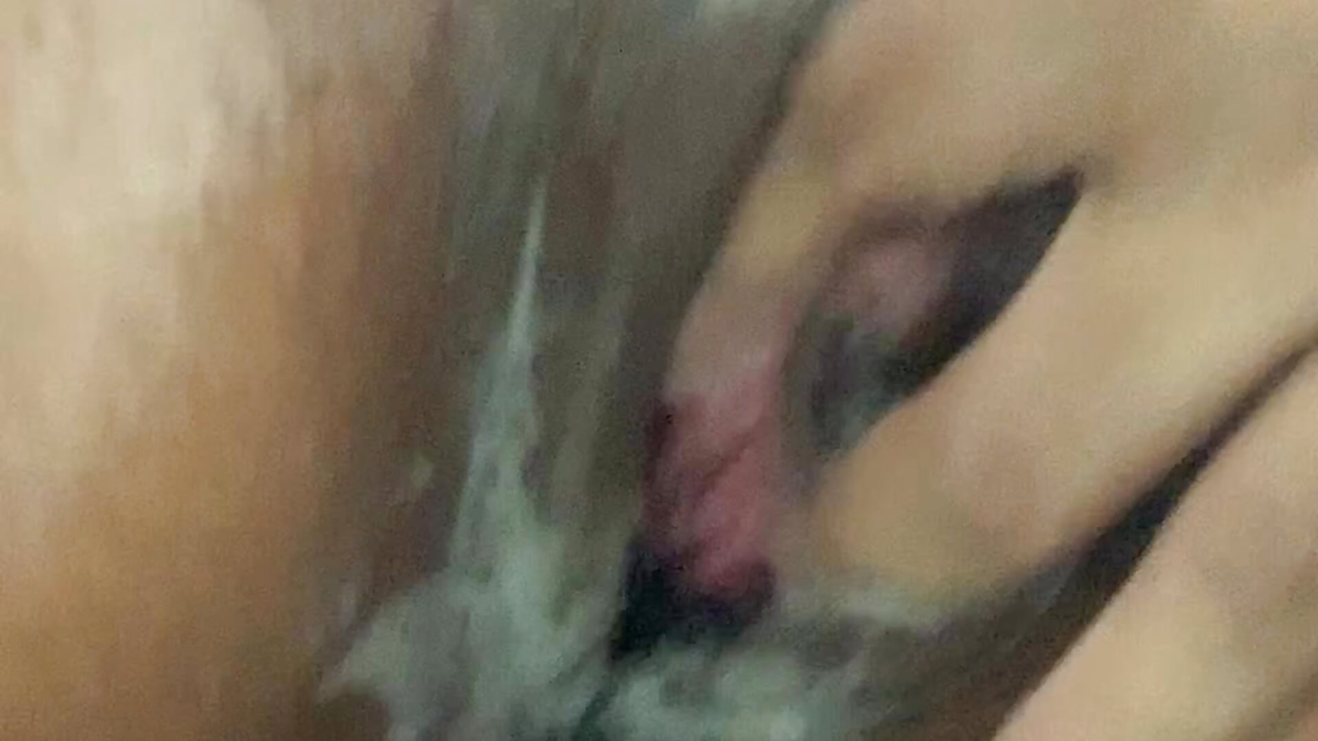 Tomando banho, lol toda ensaboada - video by Lillith_Bloom cam model