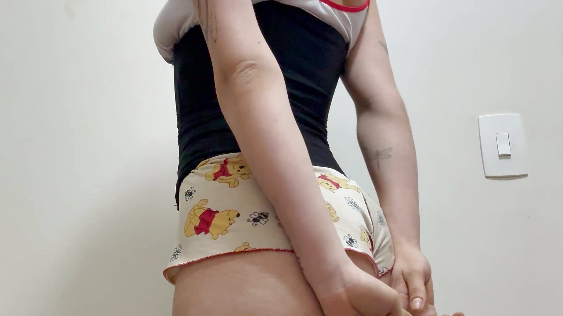 Meias coloridas 🎨☀️🍆☃️💖🫦✨ - video by GabriellaManhaes cam model