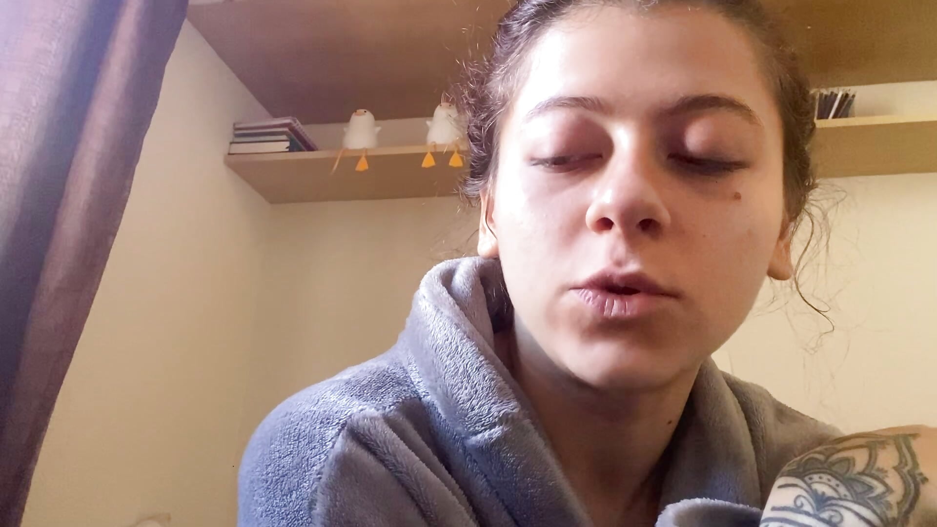 Acordei de mal humor, precisei gozar 5 vezes. Agora estou felizi! Boom diaaa, papais!! 💖🌤️🫣 - video by GabriellaManhaes cam model