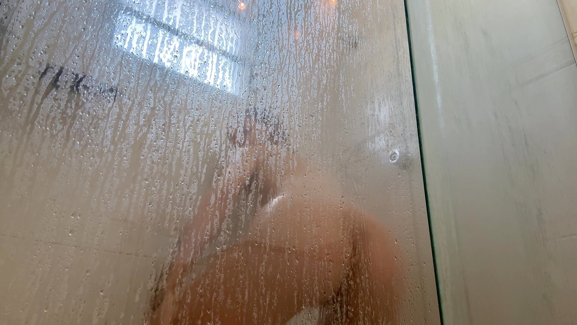 Sensualizando no banho (fotos de prévia no feed ✨📸🌤️) - video by GabriellaManhaes cam model