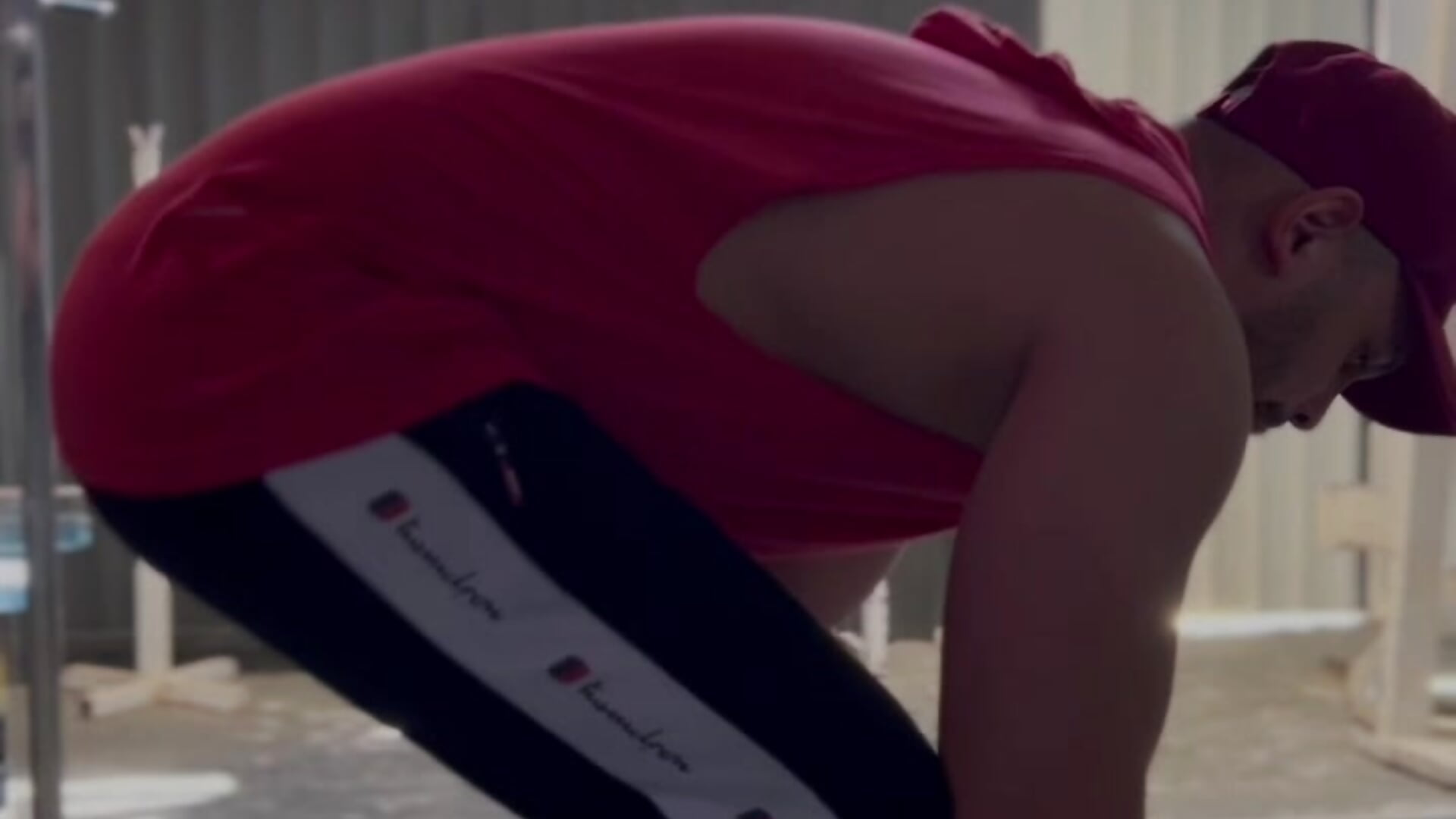 Un día de espalda rica - video by Eduardowkx cam model