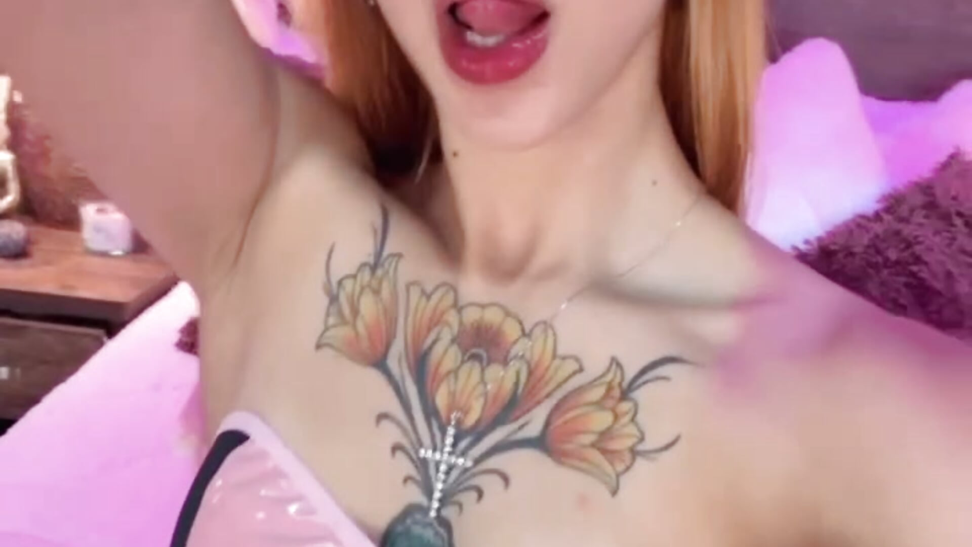 tattoo - 視頻由 MeganFooster 主播提供