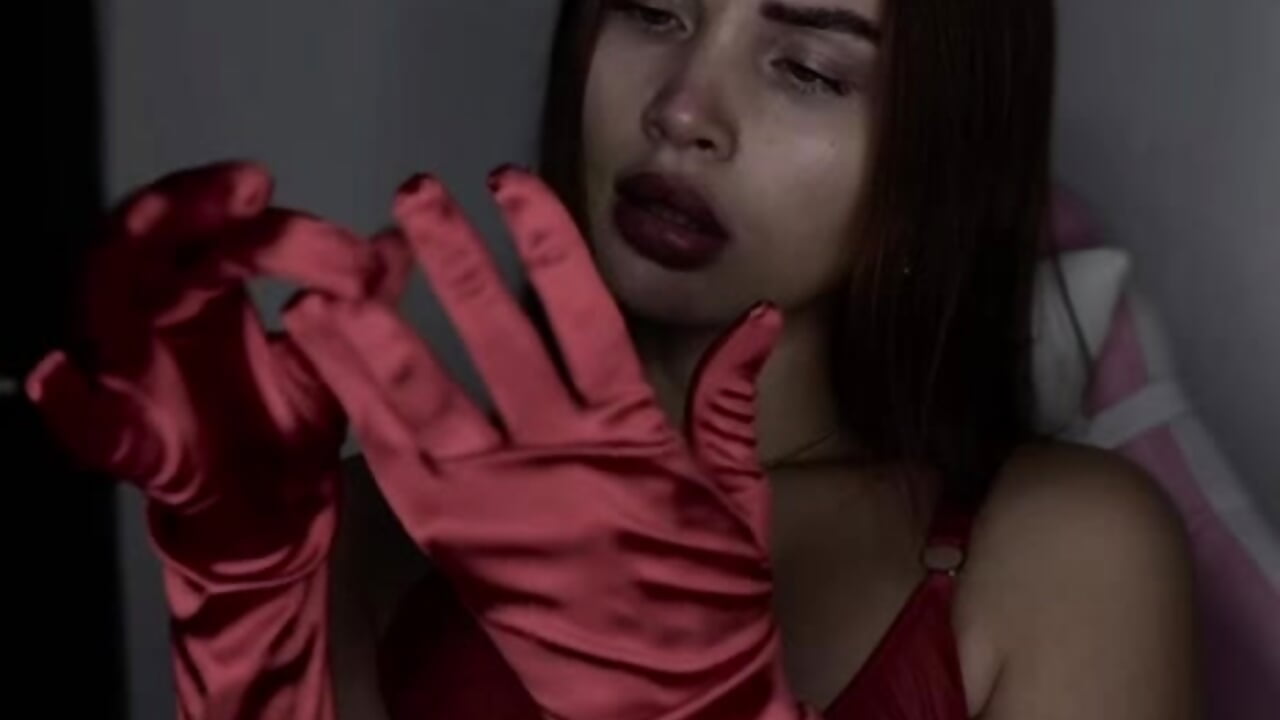 ✍️ Do you think I'll take off more than just gloves for you today? - video by Anna_Dreamer cam model