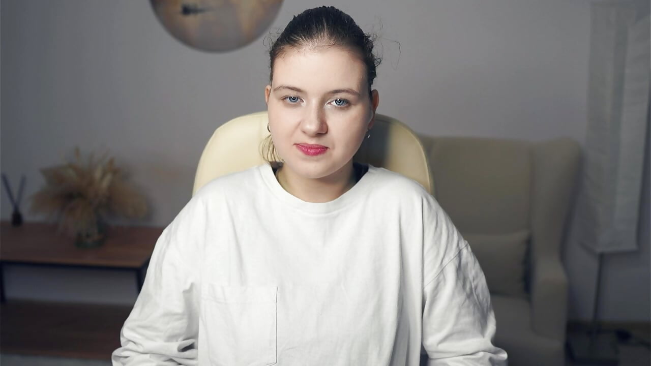 Welcome to my room guy! My name is Sara^ - video by NovellaArjune cam model