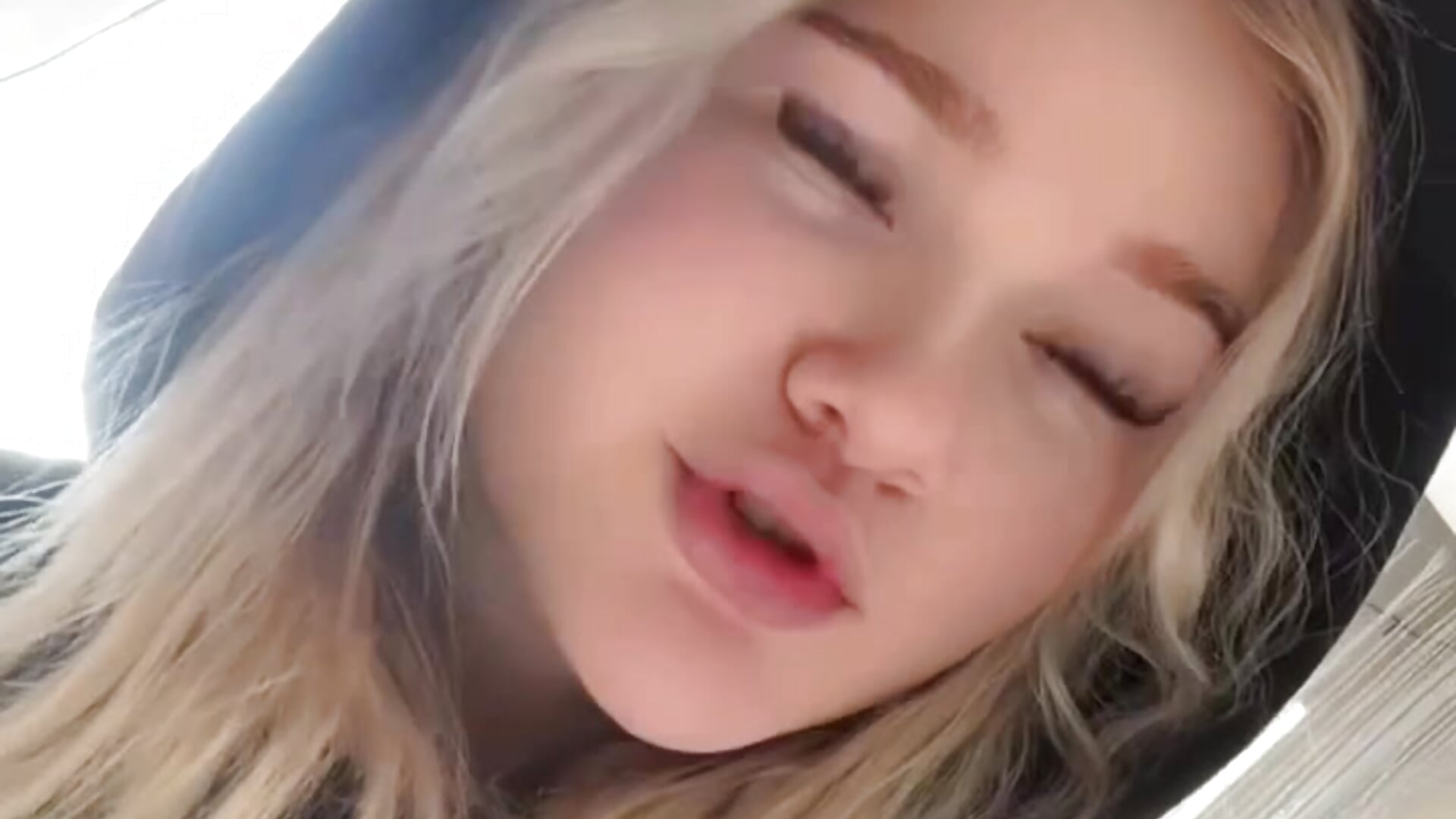 My TT – video modela na kameri NicolleArrowsmith