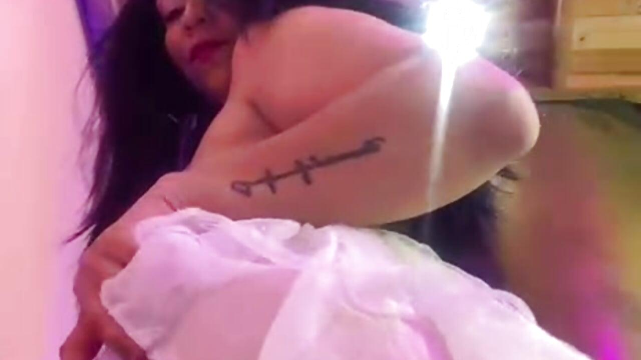 Big ass bouncing – video modela na kameri MarianaMontezz