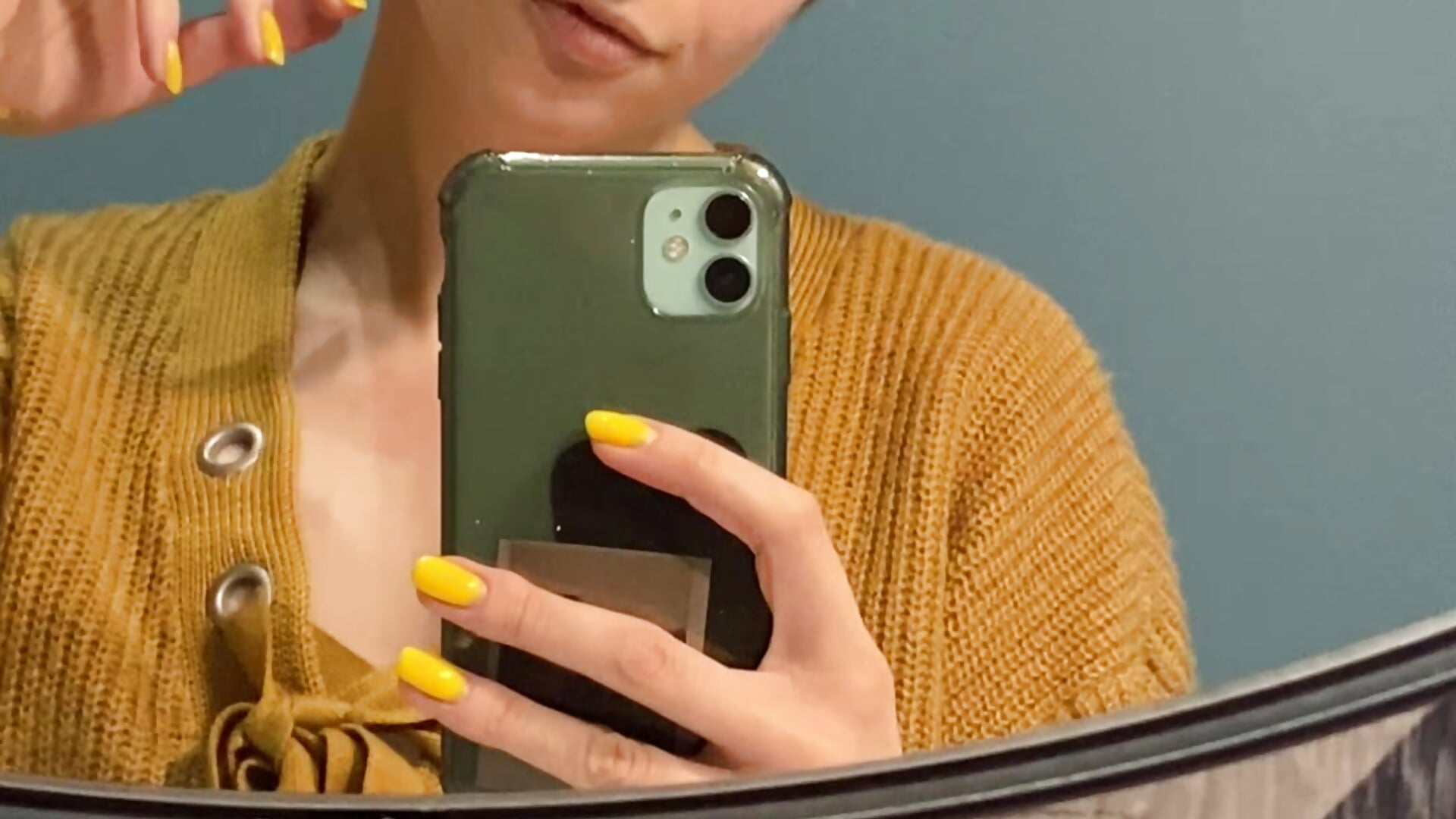 yellow - video by Young_Eve cam model