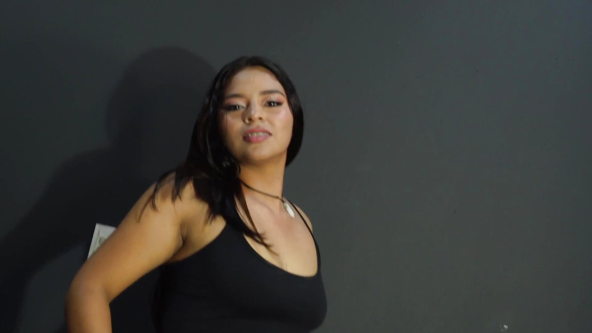 latin pretty with bigass - video by SaraSpenceer cam model