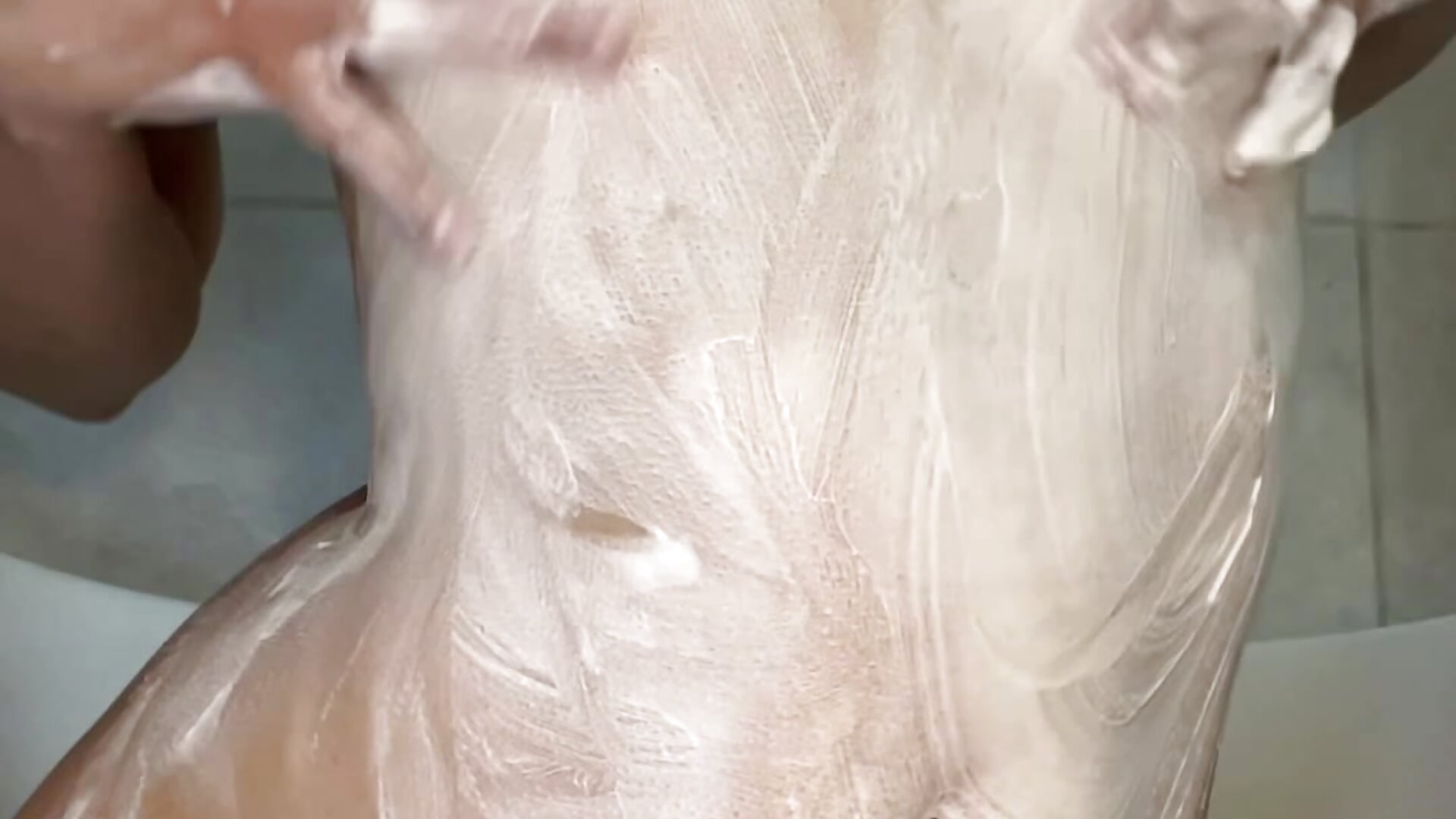 Drowning in cream🍦🙈🫧 – video modela na kameri s4rah