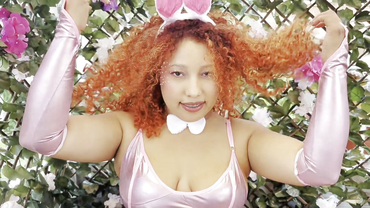 Easter is coming… are you ready?🐰🥕 - video di BonnieRitz modella di cam