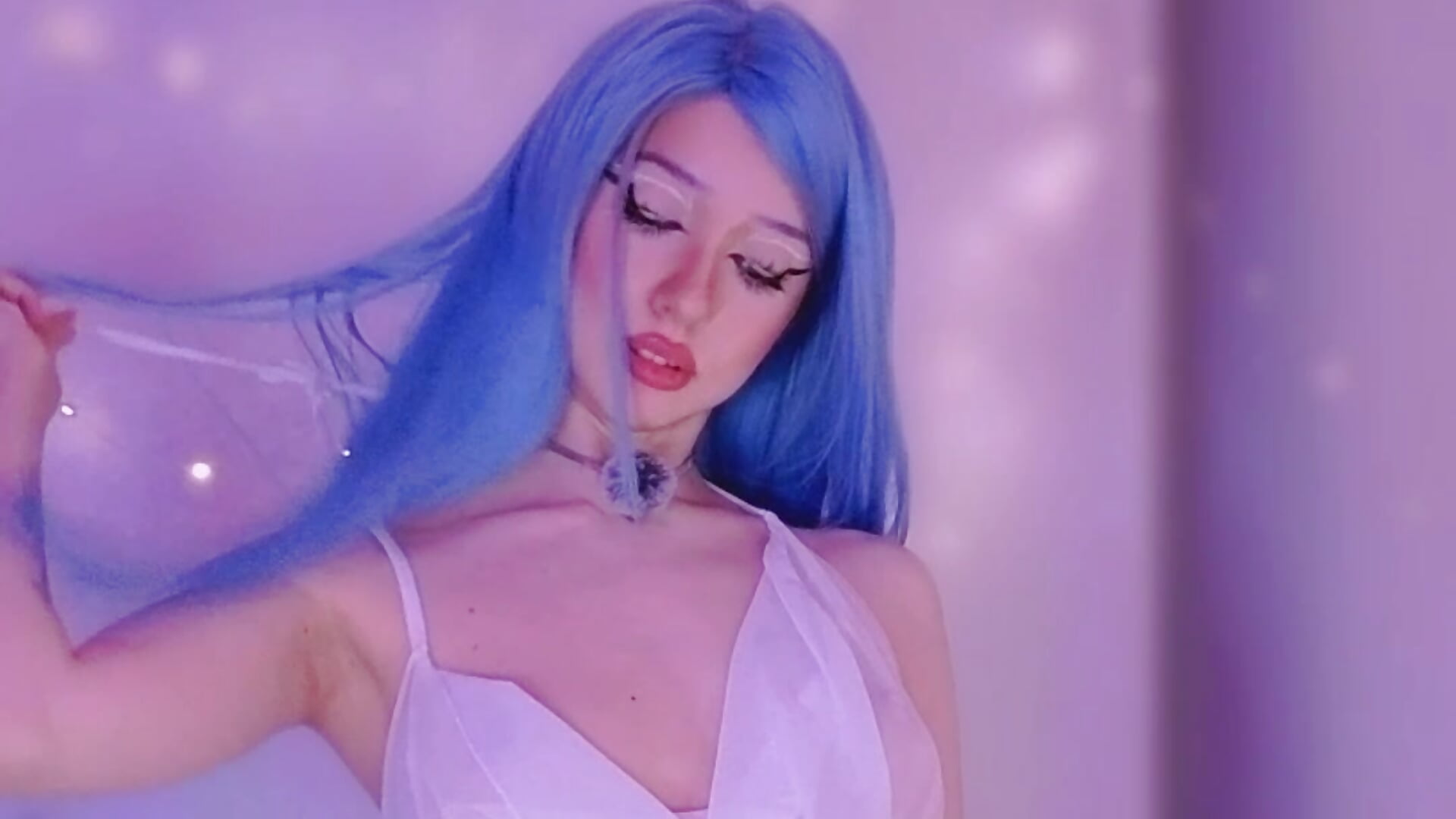Striptease an Pussy Play - video SapphireEve kameramallilta